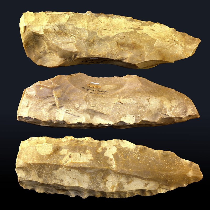 Musée de la Préhistoire du Grand-Pressigny : Nucléus en « livre de beurre» (Crédit photo : Rama sur Wikipédia)