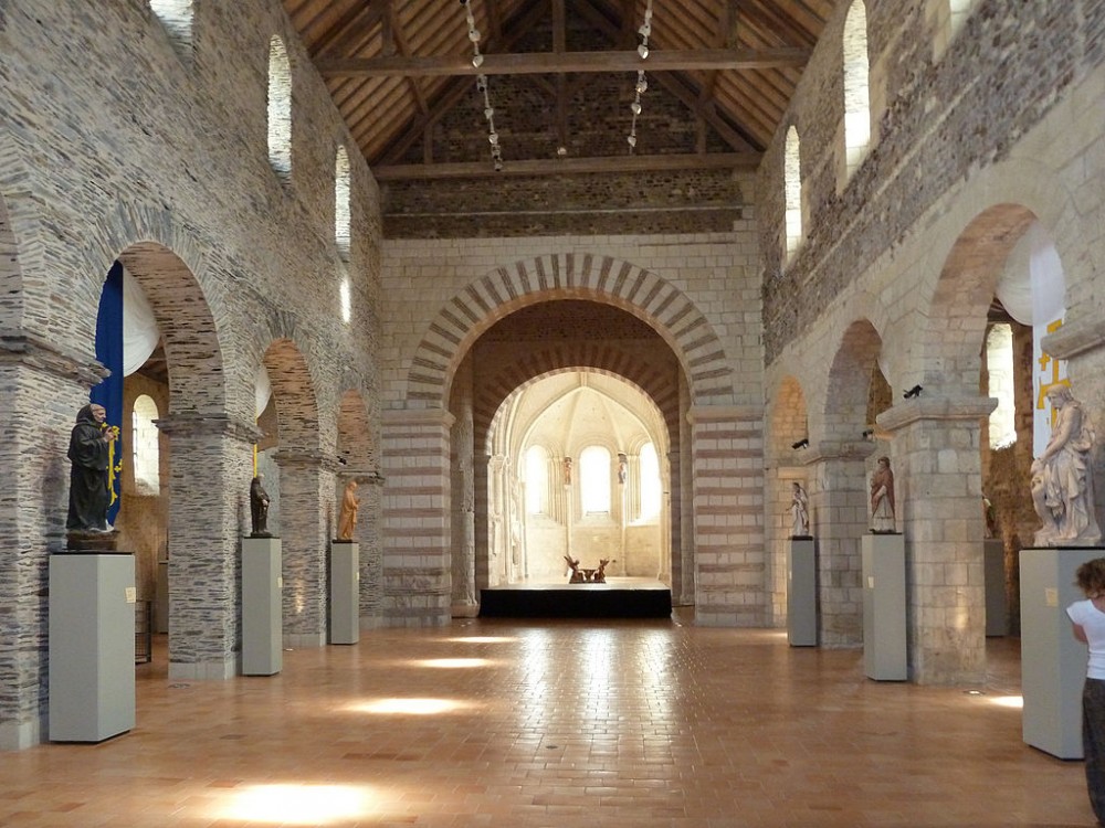 Sans doute le plus beau témoignage de l'Art Carolingien : La Collégiale Saint-Martin d'Angers dans le Maine-et-Loire. (Crédit photo : Sémhur (talk) sur Wikipédia)