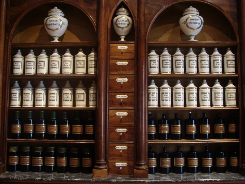 Photo empruntée à l'Apothicairerie de Lodève.