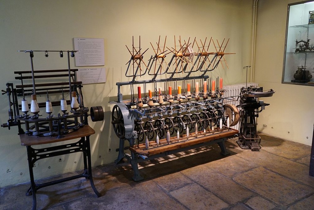 Musée de Vauluisant à Troyes : Machine de bonneterie (Crédit photo : G.Garitan sur Wikipédia)