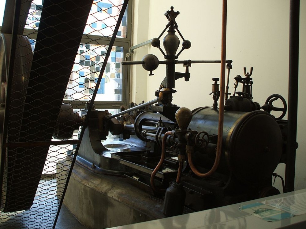 Machine à vapeur du musée de la nacre à Méru dans l'Oise. (Crédit photo : Chatsam sur Wikipédia)