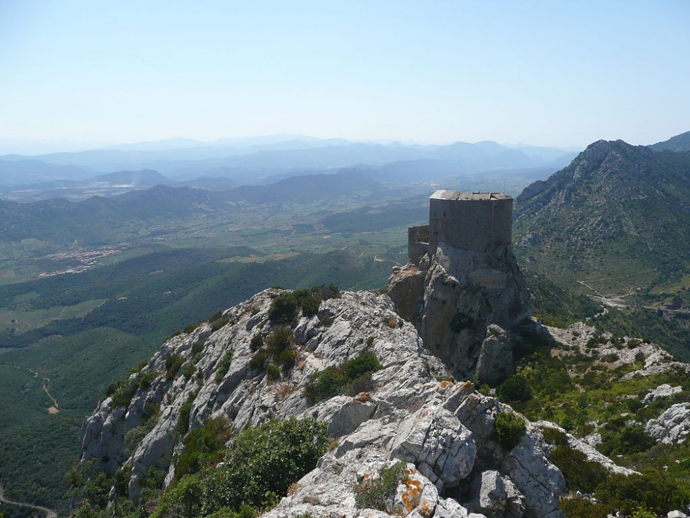 Le château de Quéribus, un des cinq fils de Carcassonne, surveille la frontière de la France avec l'Aragon. (Crédit photo : Nidira sur Wikipédia)